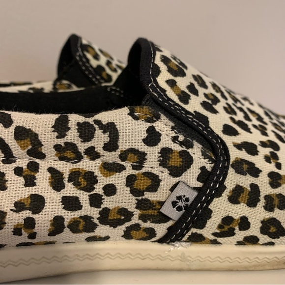 Tommy Bahama size 8 slip on leopard print shoes comfort canvas shoe - Picture 3 of 9